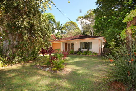 35 Santa Monica Avenue Coolum Beach, Pet Friendly, Linen Included - Accommodation Burleigh 0