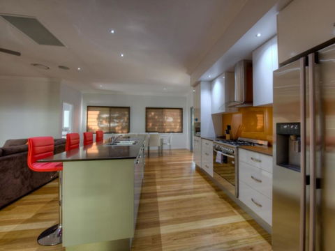 36 Satinwood Drive - Rainbow Shores - Accommodation Burleigh 3