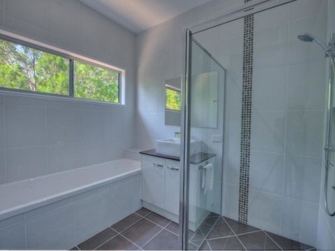 36 Satinwood Drive - Rainbow Shores - Accommodation Burleigh 2