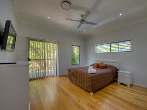 36 Satinwood Drive - Rainbow Shores - Accommodation Burleigh 1