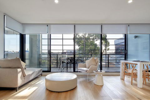 381 Cremorne - Accommodation Burleigh 1