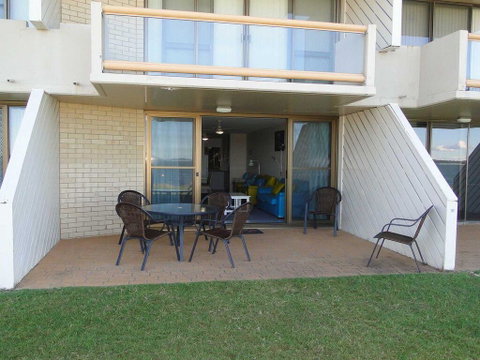 4 'Harbourside' 3-7 Soldiers Point Road - Ground Floor On The Waterfront - Accommodation Burleigh 3