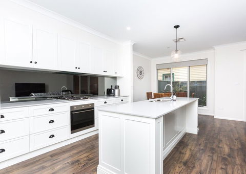 4 Bedroom Inner City Townhouse - SLEEPS 9 !! - Accommodation Burleigh 1