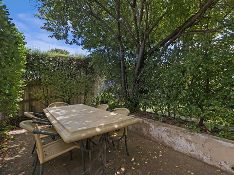 40 Campbell - Accommodation Burleigh 1