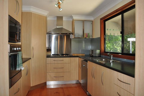 43 Double Island Drive - Two Level Holiday Home With Swimming Pool. Located Close To Beach And CBD - Accommodation Burleigh 3
