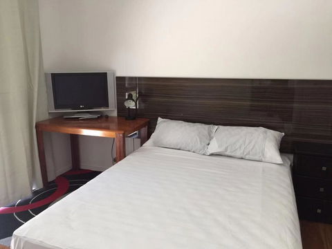 449 - Accommodation Burleigh 2