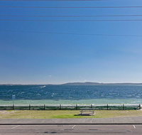 5 'Bayside' 21 Victoria Parade - unbeatable location and Air Conditioned - Accommodation Burleigh