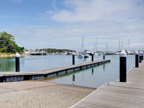 5 'Casuarina's ' 33 Soldiers Point Road - Superb Waterfront Unit - Accommodation Burleigh 3