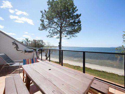 5 'Casuarina's ' 33 Soldiers Point Road - Superb Waterfront Unit - Accommodation Burleigh 1