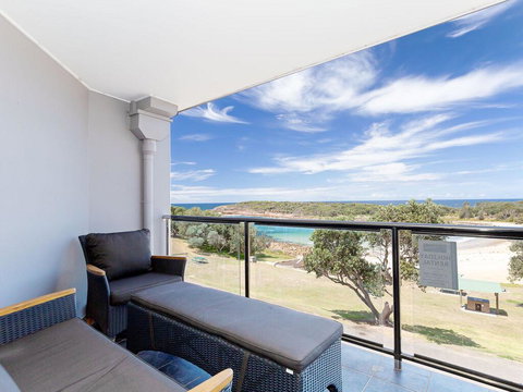 5 'The Outlook', 4 Ocean Parade - Overlooking Boat Harbour Beach And Ducted Air Conditioning - Accommodation Burleigh 0