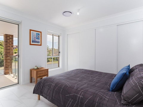 5 Bent Street - Huge House With Foxtel & Aircon - Accommodation Burleigh 3