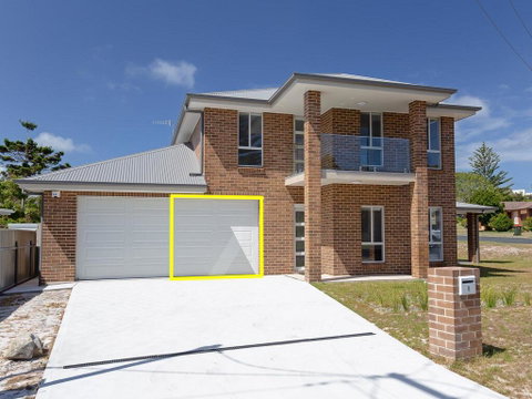 5 Bent Street - Huge House With Foxtel & Aircon - Accommodation Burleigh 0