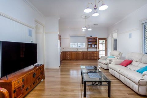 5 Bomburra Court - Rainbow Beach, Ticks All The Boxes, Pool, Shed, Fenced Yard, Pet Friendly - Accommodation Burleigh 2