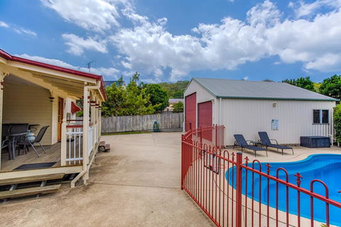 5 Bomburra Court - Rainbow Beach, Ticks All The Boxes, Pool, Shed, Fenced Yard, Pet Friendly - Accommodation Burleigh 3