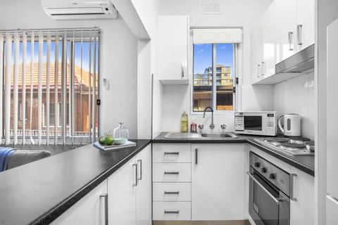5 South Pacific 2 Bedrooms - Accommodation Burleigh 1