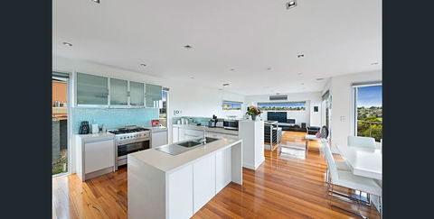 5 Star Gowanbrae Views - Accommodation Burleigh 1