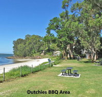 5 Thompson Place Nelson Bay - spacious duplex walking distance to Nelson Bay CBD and Dutchies - Accommodation Burleigh
