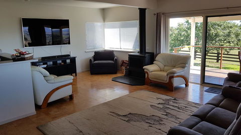 505 CONROD STRAIGHT MOUNT PANORAMA - Accommodation Burleigh 3