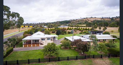 505 CONROD STRAIGHT MOUNT PANORAMA - Accommodation Burleigh 1