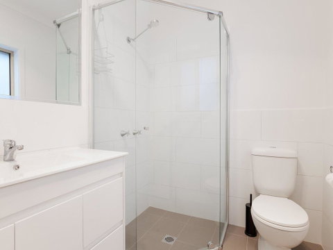5B BENT STREET - LARGE HOUSE WITH DUCTED AIR CON, WIFI & FOXTEL - Accommodation Burleigh 3