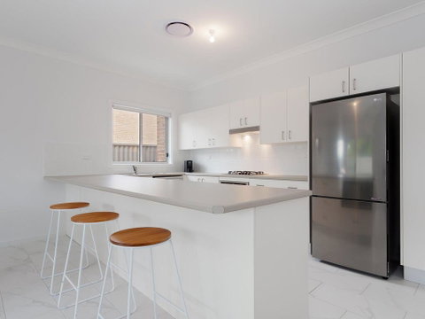 5B BENT STREET - LARGE HOUSE WITH DUCTED AIR CON, WIFI & FOXTEL - Accommodation Burleigh 2