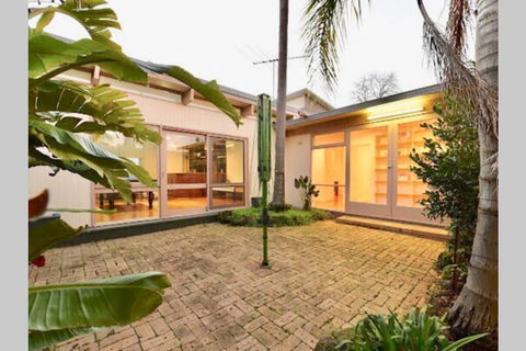 6 Bedroom Beautiful And Comfy Family House - Accommodation Burleigh 3