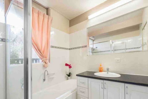 6 Bedroom Beautiful And Comfy Family House - Accommodation Burleigh 1