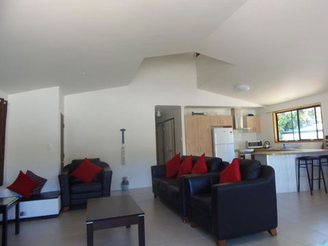 6 Bomburra Court - Rainbow Beach, Pet Friendly In Great Bush And Beach Location - Accommodation Burleigh 2