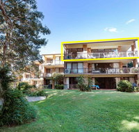 68 'Bay Parklands'  2 Gowrie Ave - aircon pool tennis court communal spa - Accommodation Burleigh
