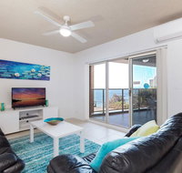 8 'Kiah'  53 Victoria Parade - stunning water views WIFI  Air Con - Accommodation Burleigh