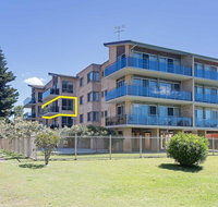8 'The Helm' 22 Voyager Close - hear the waves from Shoal Bay Beach - Accommodation Burleigh