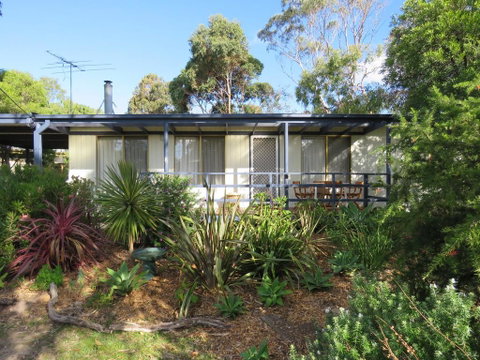 8 Ophir Ave, Ventnor - Accommodation Burleigh 1