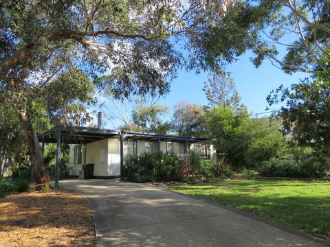 8 Ophir Ave, Ventnor - Accommodation Burleigh 0