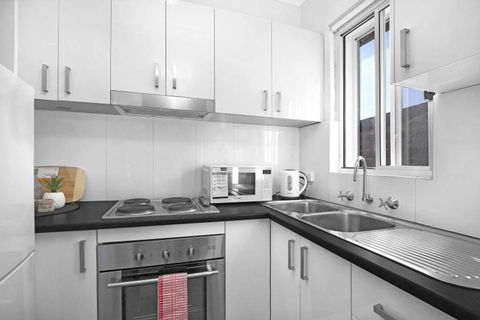 8 South Pacific 2 Bedrooms - Accommodation Burleigh 1