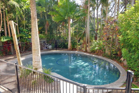 8 Springfield Avenue - Pet Friendly, Linen Included - Accommodation Burleigh 1