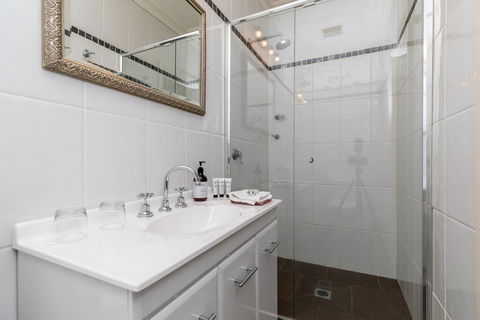 94Best Apartments - Accommodation Burleigh 0