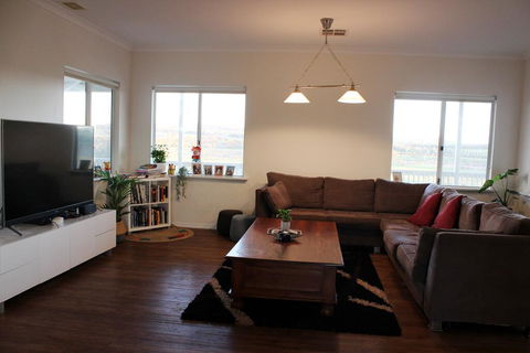 A Better Life Animal Sanctuary FarmStay - Private Two-Bedrooms, Lounge Room & Bathroom & Toilet, Shared Kitchen - Accommodation Burleigh 3