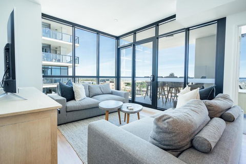 A Cut Above The West - Pool - Rooftop Bar - Gym - Wifi - Accommodation Burleigh 1