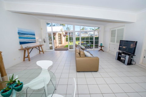 A Foreshore - Salamander Bay - Accommodation Burleigh 3