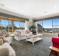 A House With A View Molong. NSW - Accommodation Burleigh