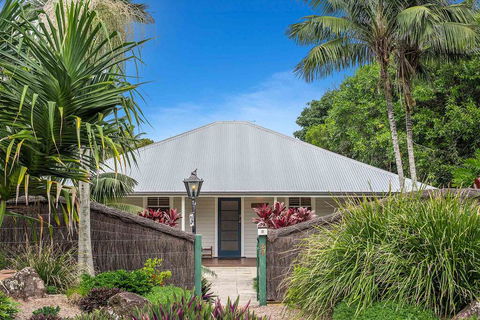 A PERFECT STAY - Cavvanbah Seaside Cottage - Accommodation Burleigh 2