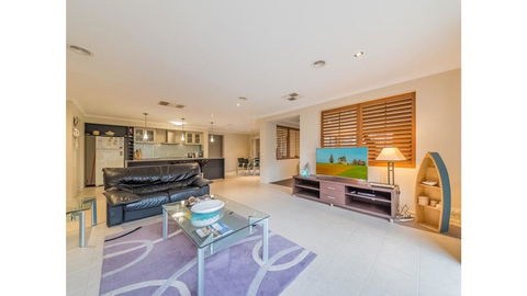 A TOUCH OF CLASS - PET FRIENDLY (OUTSIDE ONLY) - Accommodation Burleigh 2