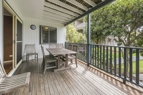 A Turtle House - Accommodation Burleigh 2