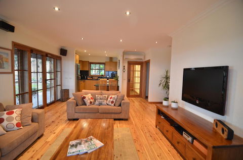 A View To A Hill - Accommodation Burleigh 0