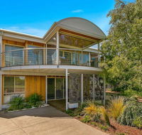 A Wave From it All - Accommodation Burleigh