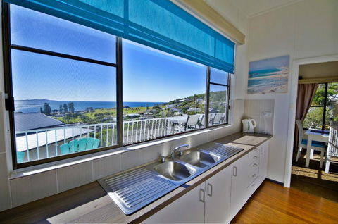 AAA Views, 2 View Street - Accommodation Burleigh 2