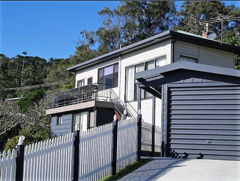 AAA Views, 2 View Street - Accommodation Burleigh 1