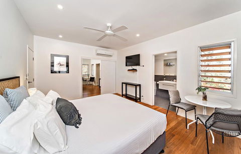Aaman & Cinta Luxury Villas - Accommodation Burleigh 1