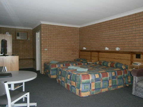 Aaron Inn Motel - Accommodation Burleigh 1