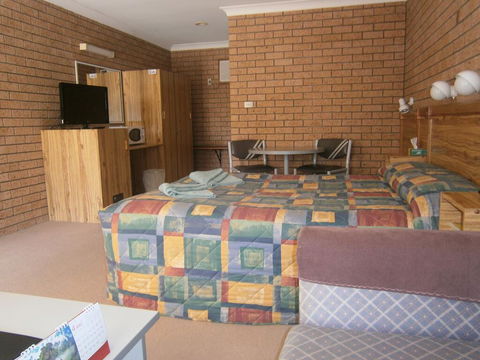 Aaron Inn Motel - Accommodation Burleigh 2